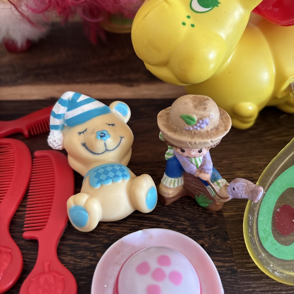 Vintage 1980's Strawberry Shortcake Dolls‎ & Accessories Lot Caterpillar Figures - Picture 7 of 7